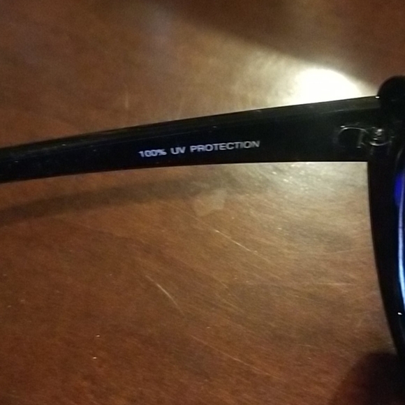 Sunglasses - Picture 4 of 5